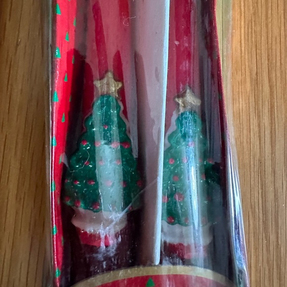 Bundle 2 boxes: 1 box 10” holiday sculpture Simon & 1 box 10” Nantucket candles. - Picture 3 of 5